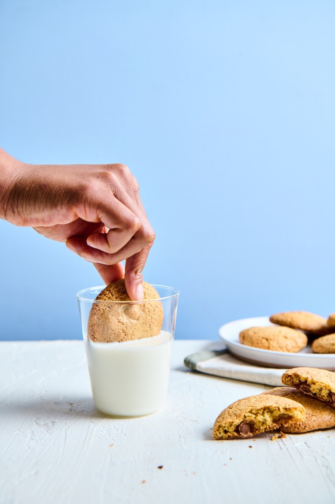 Cookies Dipped in Milk